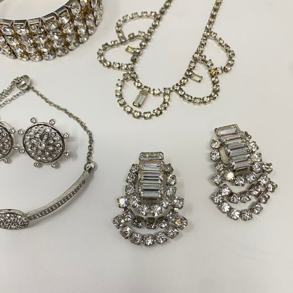 Lot of 10 Rhinestone Sparkly Glam Jewelry Set Necklaces Rings Bracelets Earrings - Picture 12 of 13